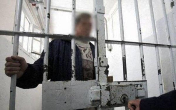 AUX CONFINS DU CONFINEMENT